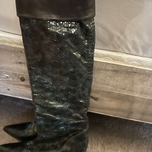 Gucci python boots 9.5 with kitten heel green